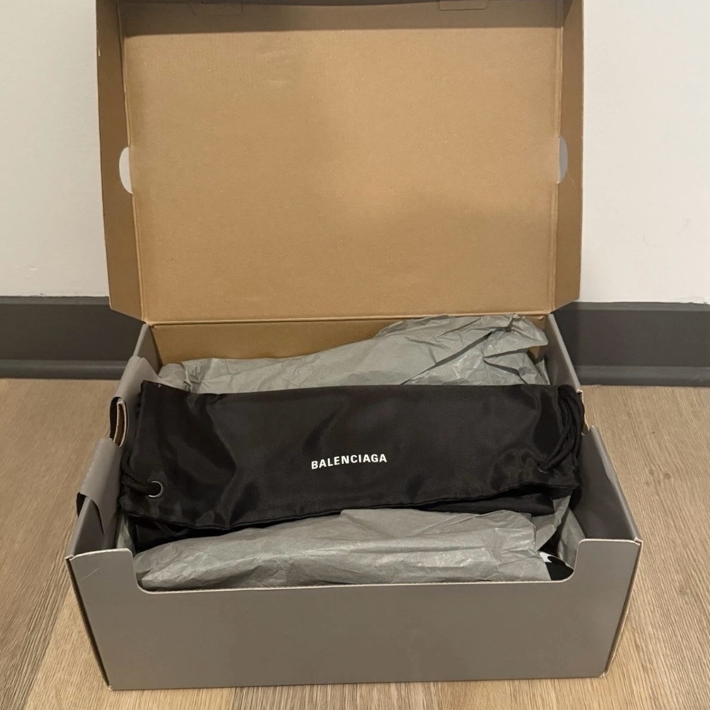 Balenciaga Speed Trainers Graffiti Sneakers Size 13 New With Box - Picture 4 of 5